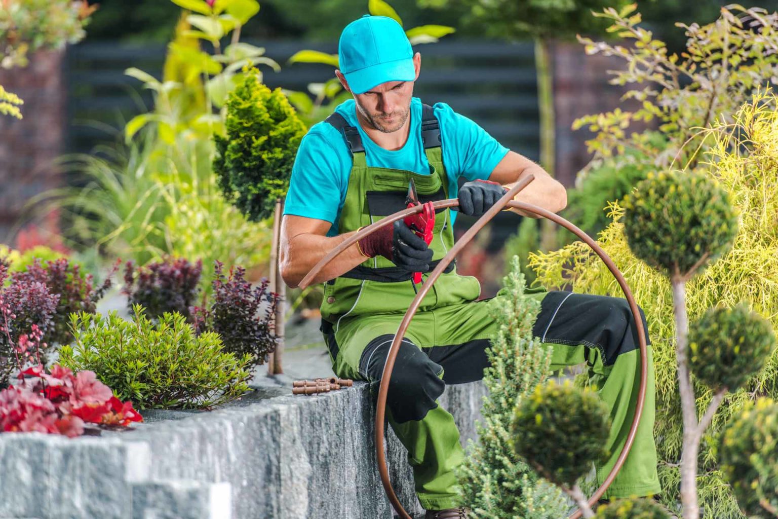 men-building-garden-irrigation-JL4RV7B_ph-1536×1024-1